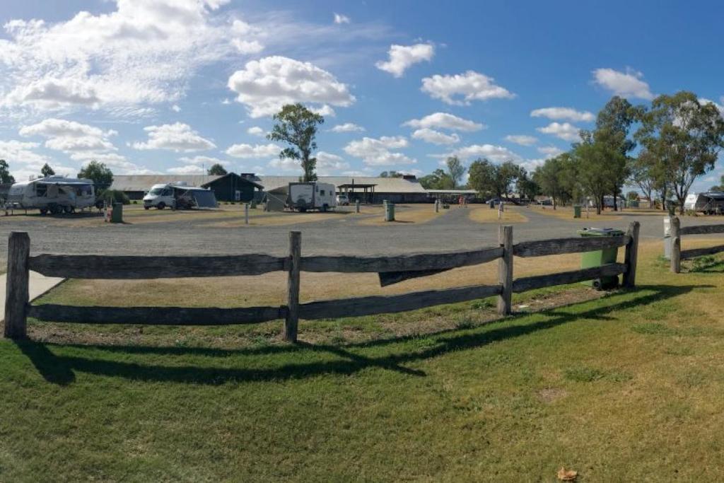 The Woolshed At Jondaryan Hotel Exterior photo