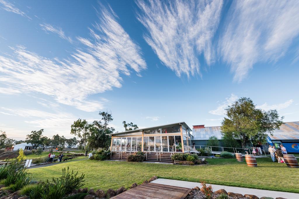 The Woolshed At Jondaryan Hotel Exterior photo